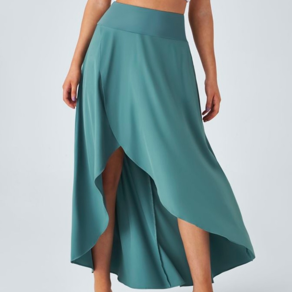 Halara Breezeful Skirt - new with tags Size small